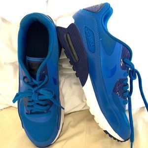 Blue airmax